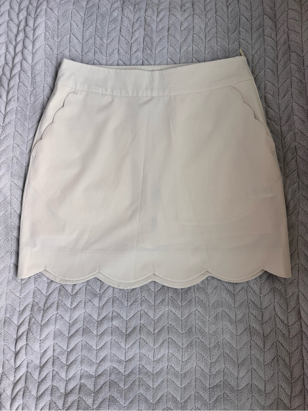 Vineyard Vines PerformanceCream Scallop-Hem Mini Skort